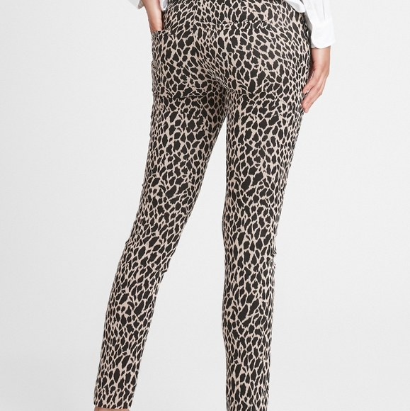 2/$40 🌺 | Banana Republic | Giraffe Print Pants - Picture 2 of 16